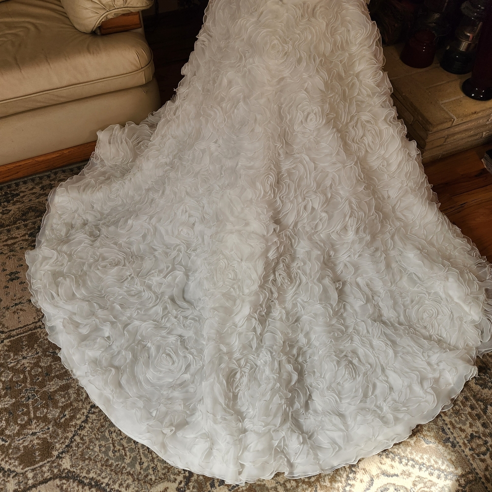NWT Jasmine Bridal Ivory Wedding Gown | Style T394 | Size 6 - Picture 4 of 16